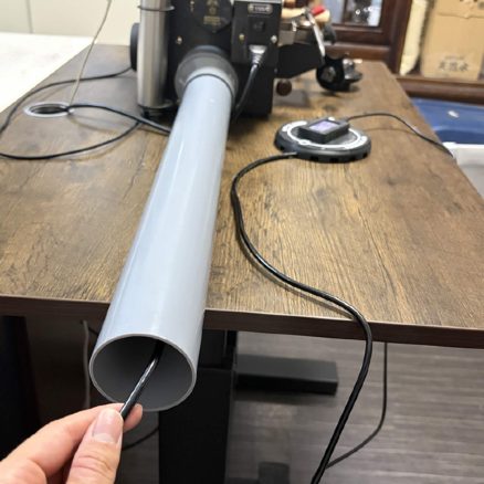 塩ビ管の出口付近にセンサーを挿入
